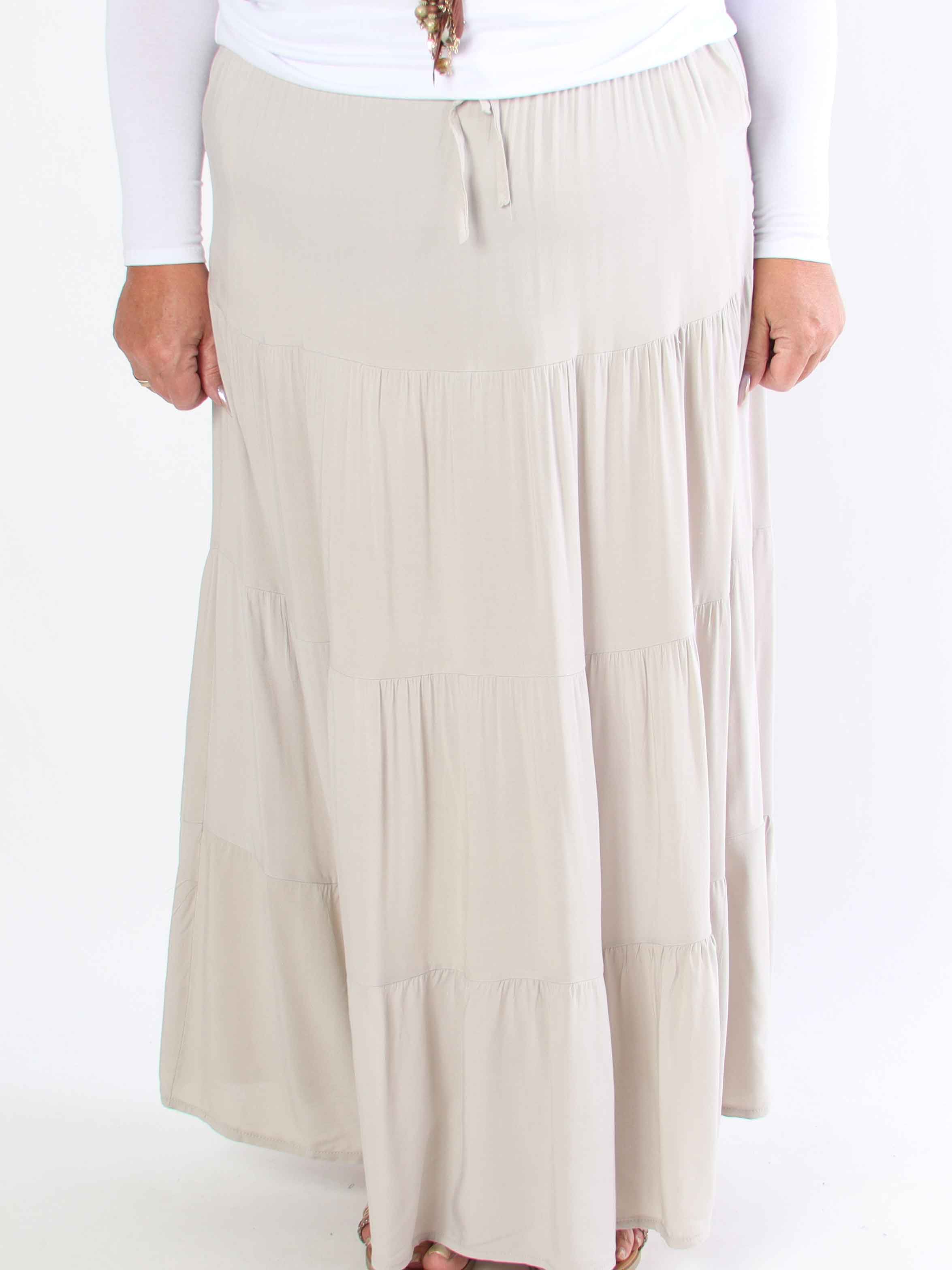 Kayla - Plus size nederdel i viskose med lag på lag look